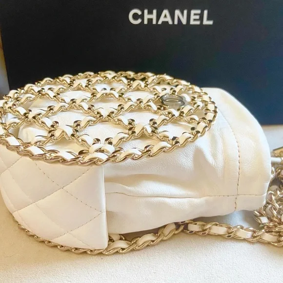 🔥Rare🔥 Chanel Drawstring Caged Chain Around Crossbody 💢Will fit a phone💢 - Picture 3 of 12